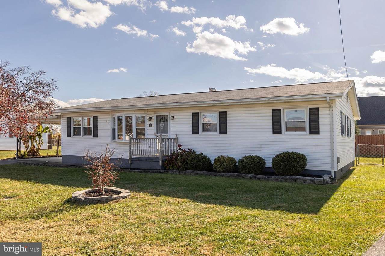 126 Plainfield Drive - Photo 1