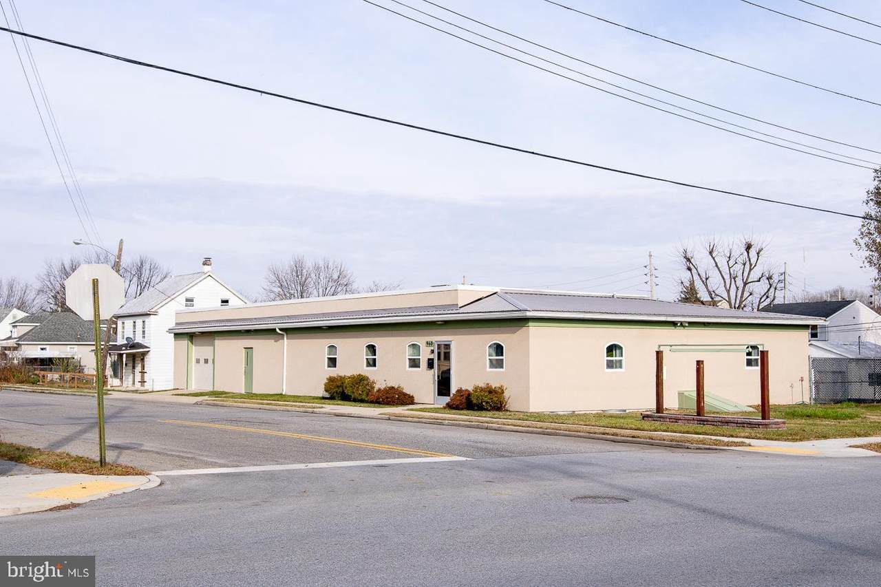 960 Kuhn Avenue - Photo 1