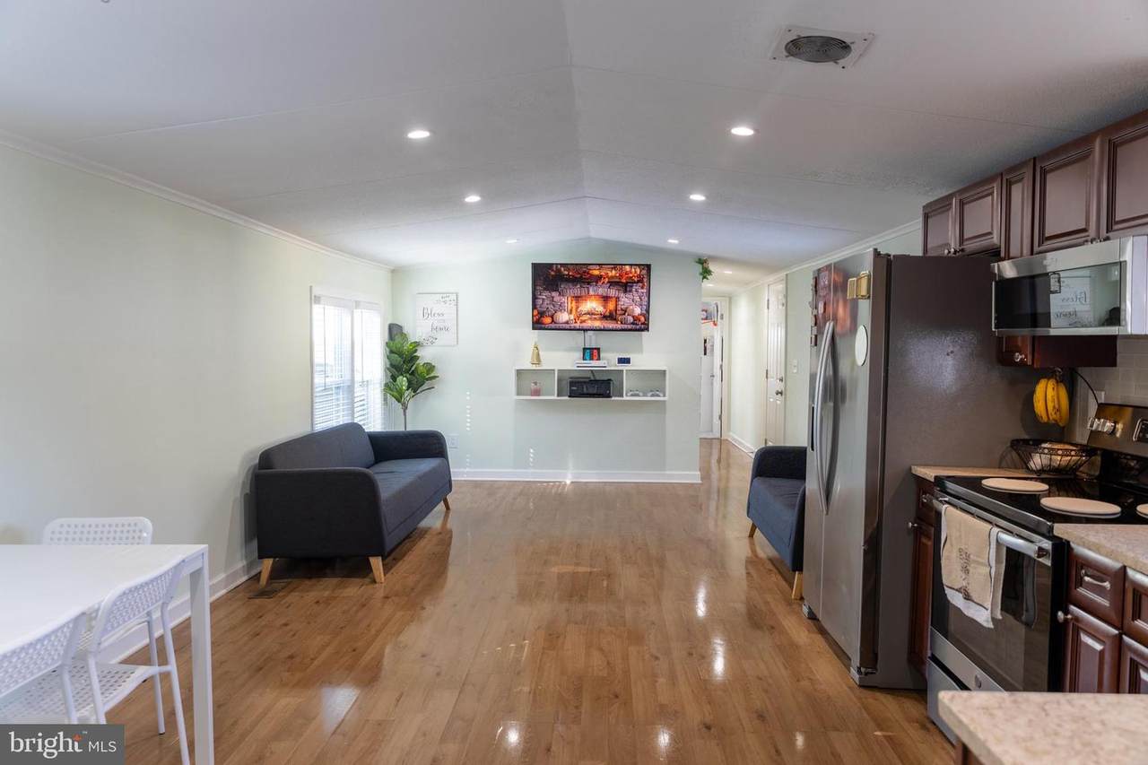 2000 Grovewood - Photo 1