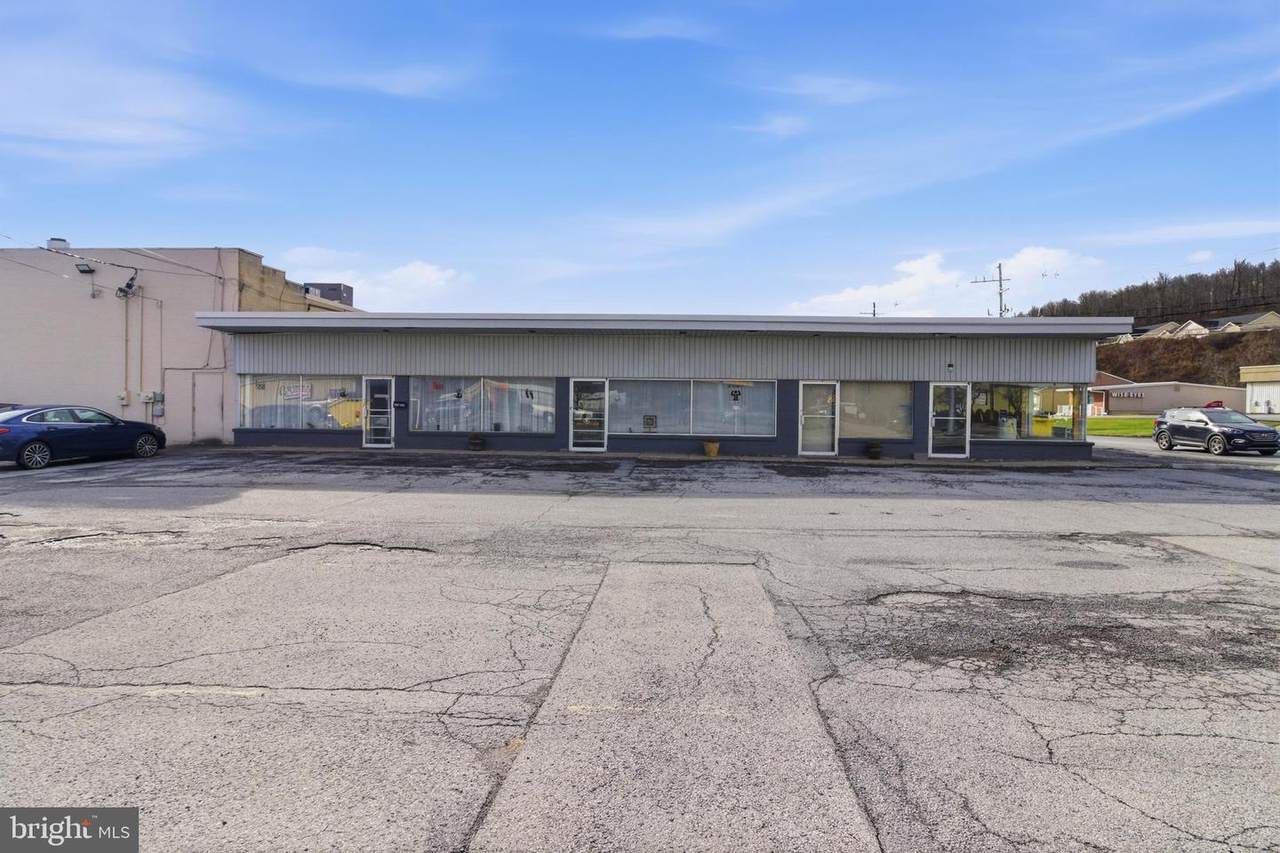 1081 & 1083 N Front Street - Photo 1