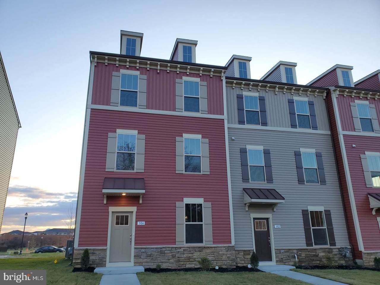 304 Faversham Pl - Photo 1