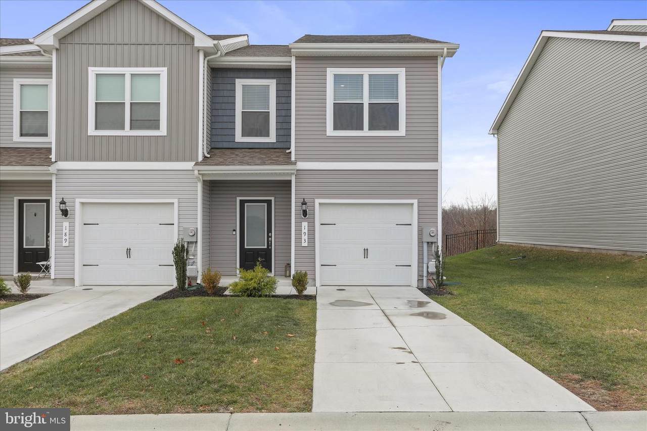 193 Hampstead Boulevard - Photo 1