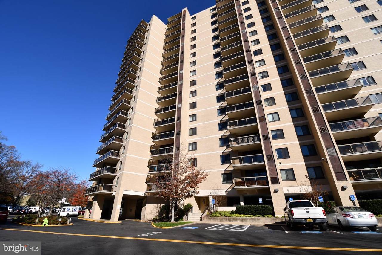 307 Yoakum Parkway - Photo 1