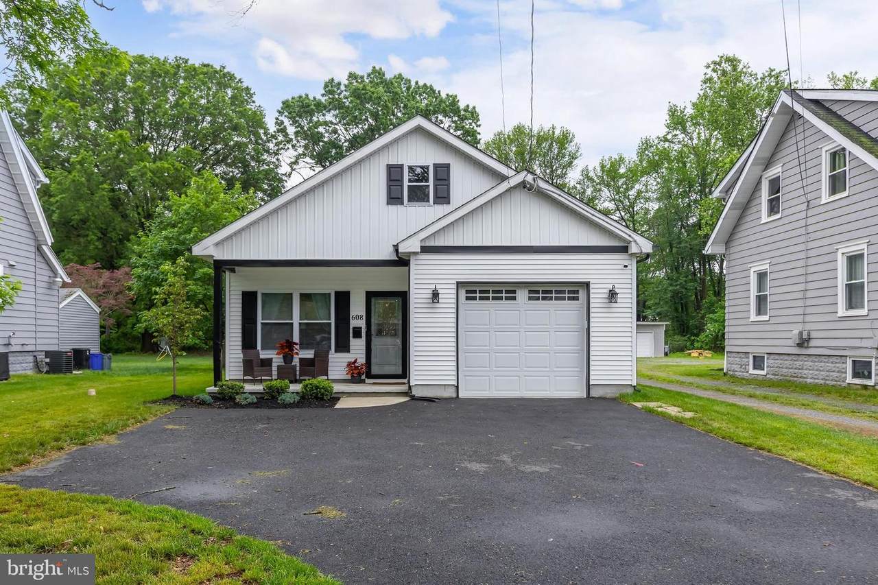 608 Salem Avenue - Photo 1