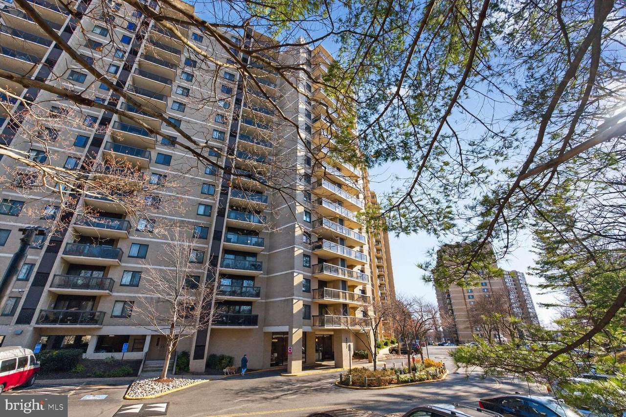 307 Yoakum Parkway - Photo 1