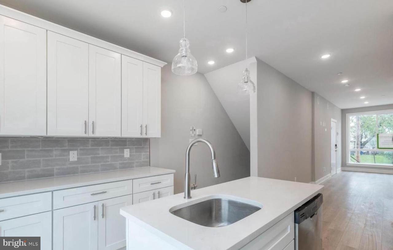 2548 Howard Street - Photo 1