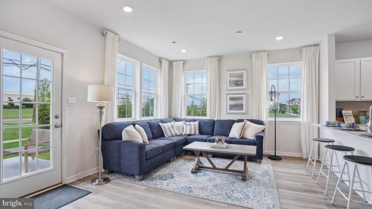 73 Alexander Way - Photo 1