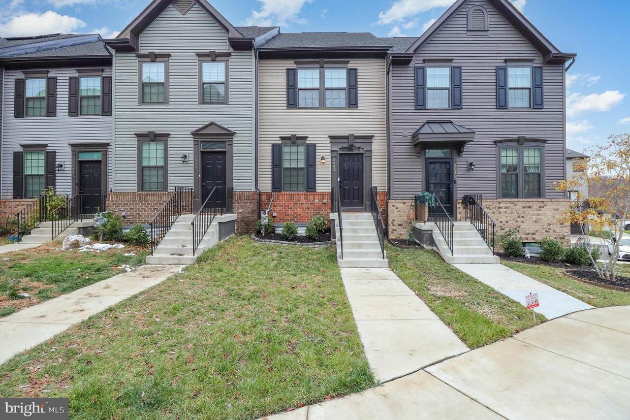 2042 Track Circle - Photo 1