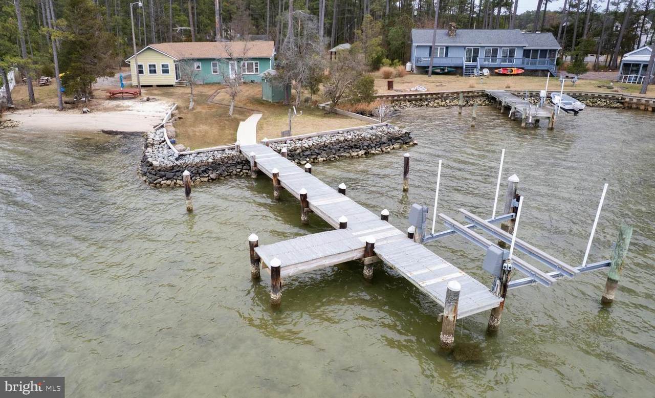 810 Seabreeze Road - Photo 1