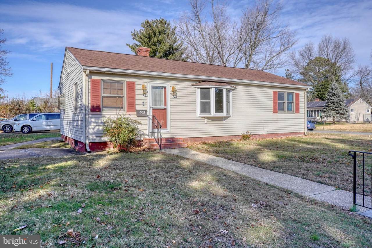 605 Columbia Avenue - Photo 1