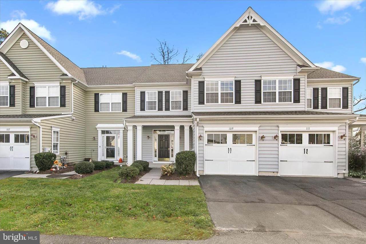 109 Bourne Way - Photo 1