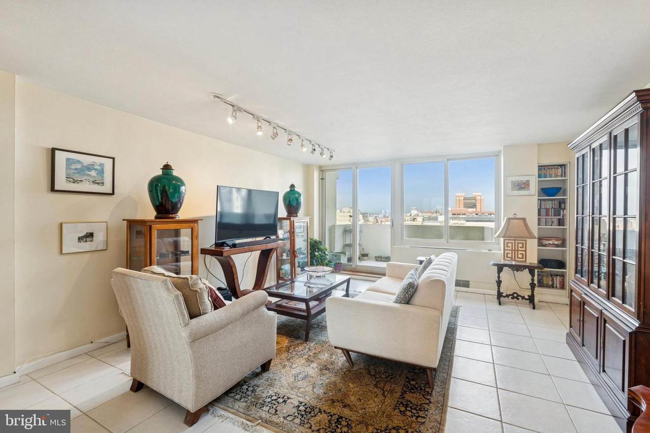 604-36 Washington Square - Photo 1