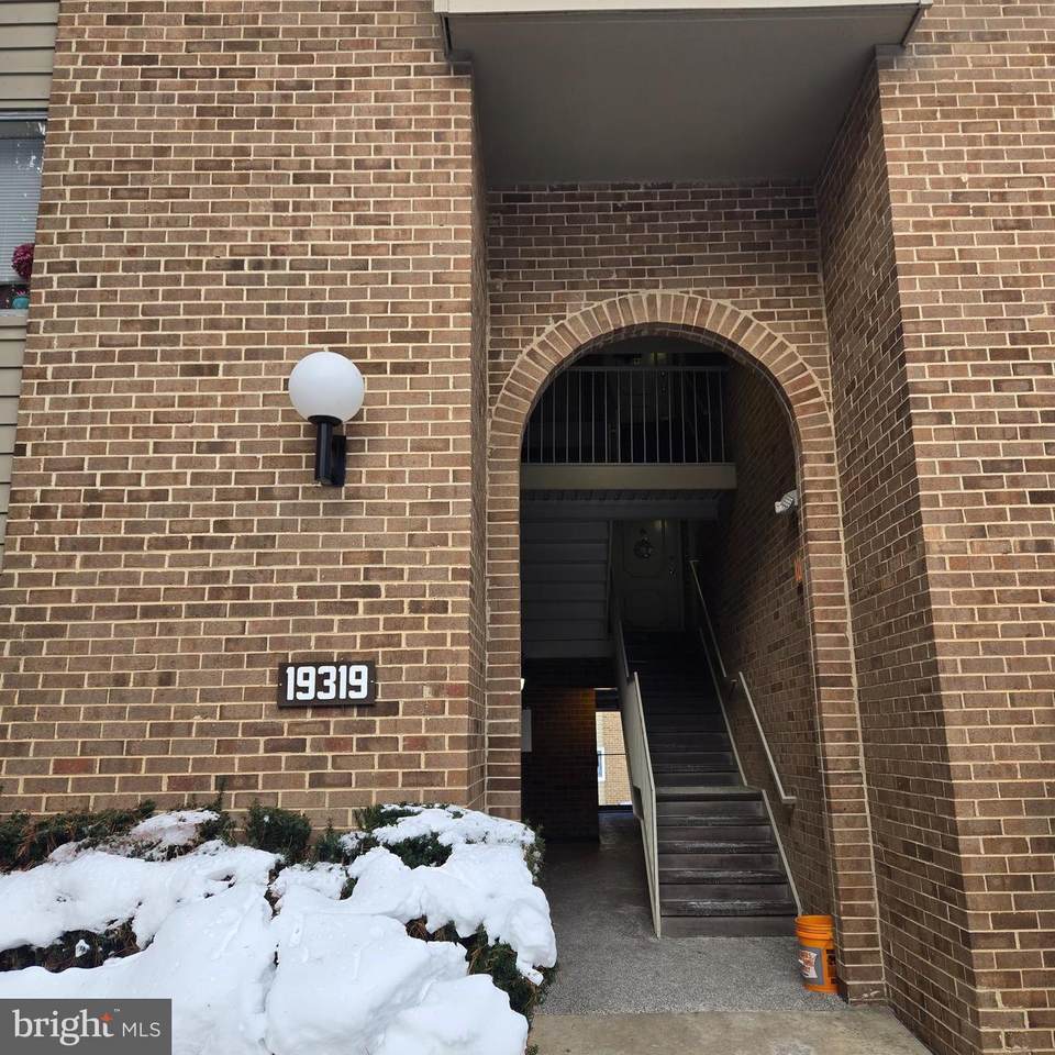 19319 Club House Road - Photo 1