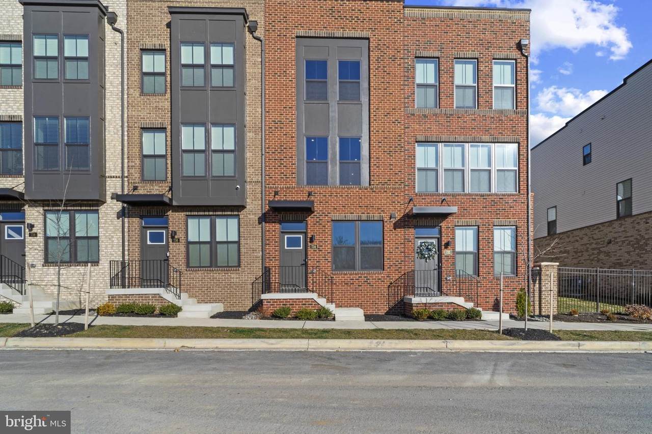 734 Watts Street - Photo 1