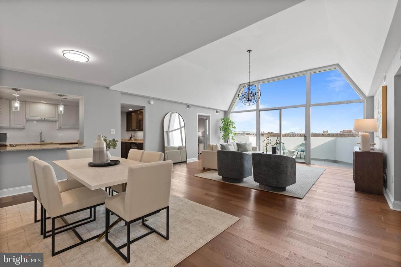 700 7TH Street - Photo 1