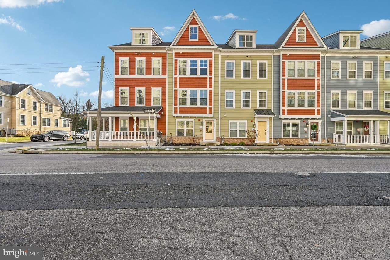 220 Pennsylvania Avenue - Photo 1