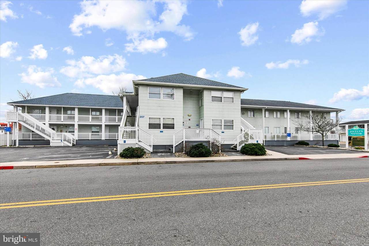 207 8TH Street - Photo 1