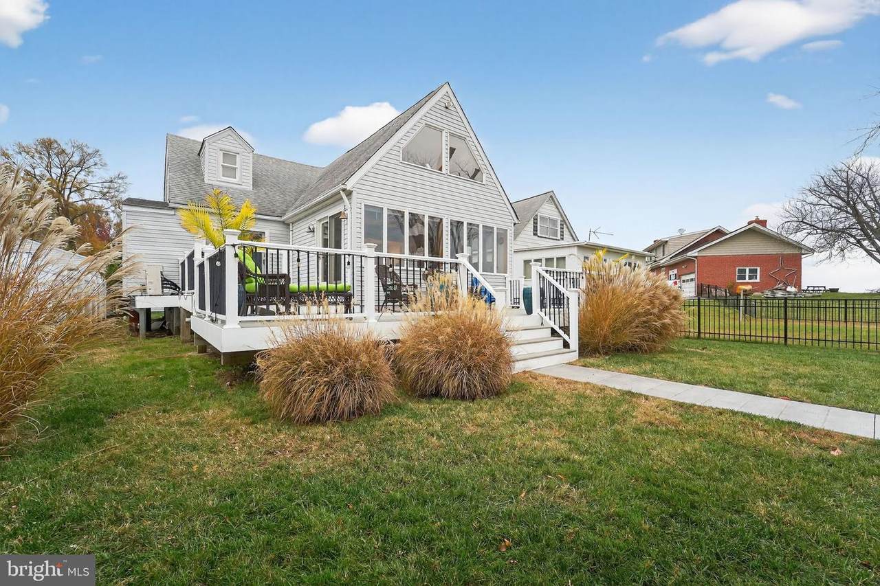 920 Seneca Park - Photo 1