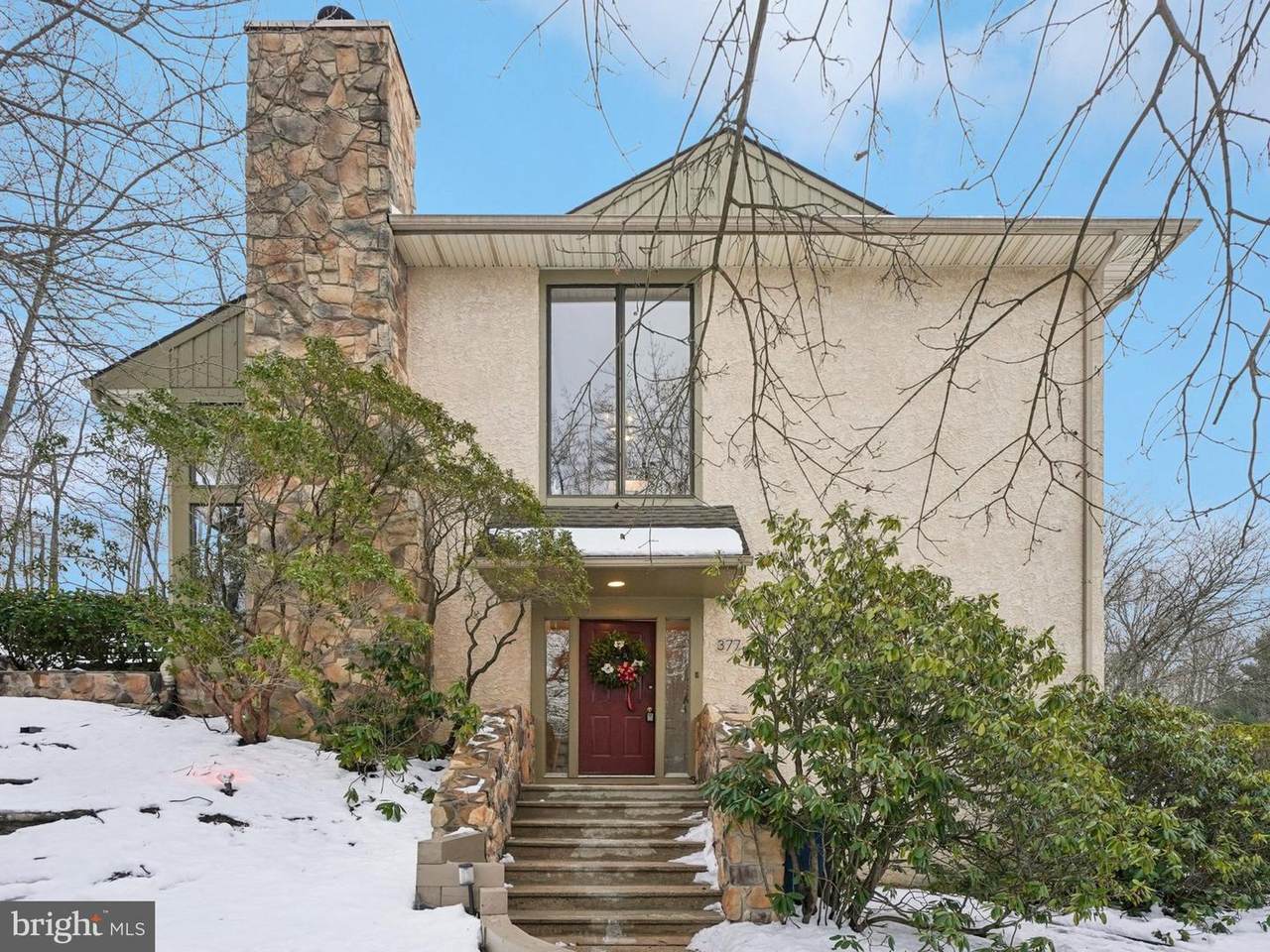 377 Lynetree Drive - Photo 1