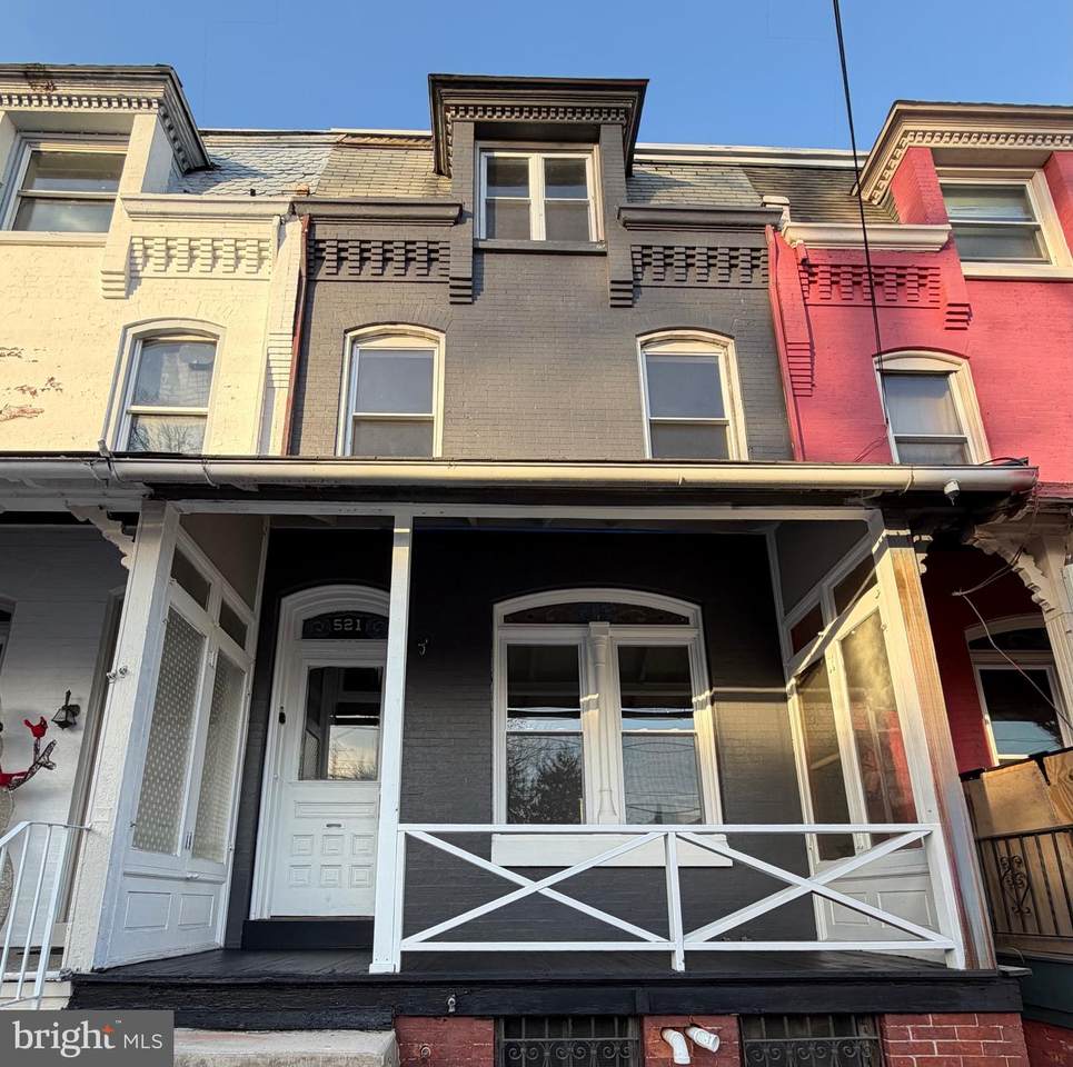 521 Windsor Street - Photo 1