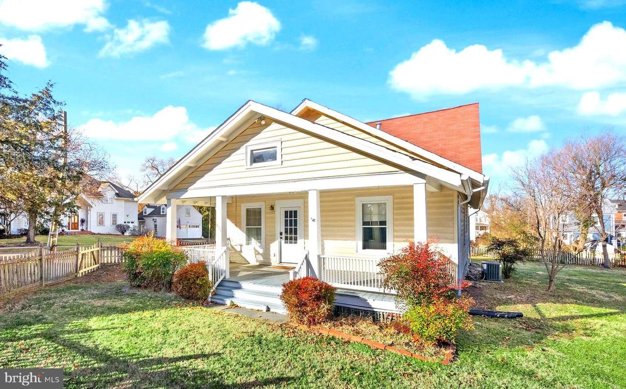 820 Locust Street - Photo 1