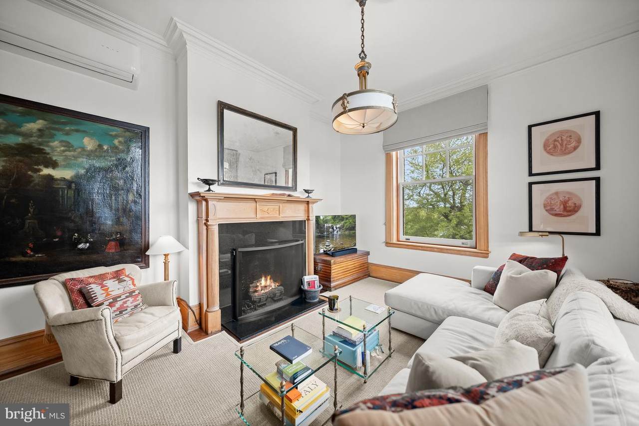 2853 Ontario Road - Photo 1
