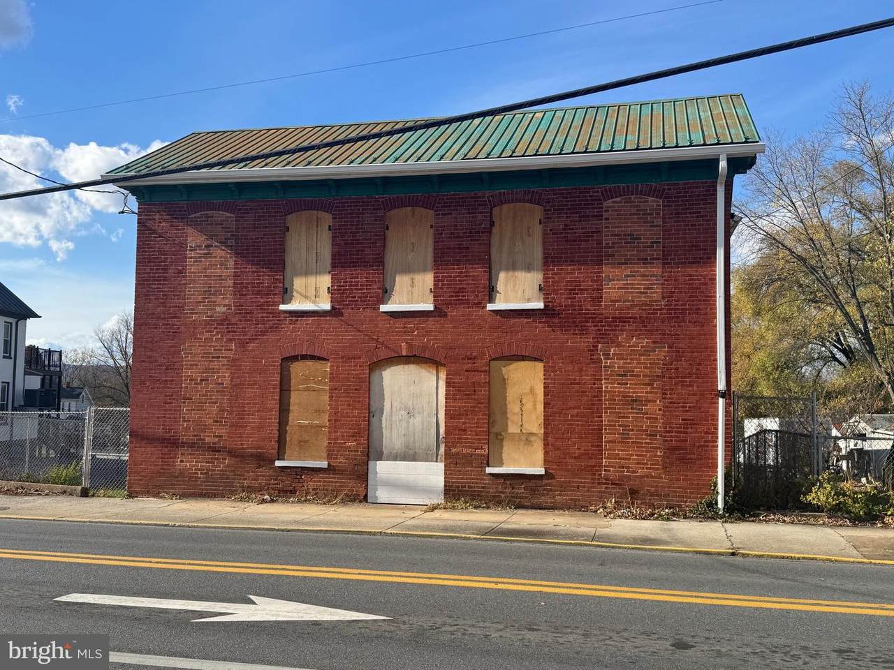 814 Queen Street - Photo 1