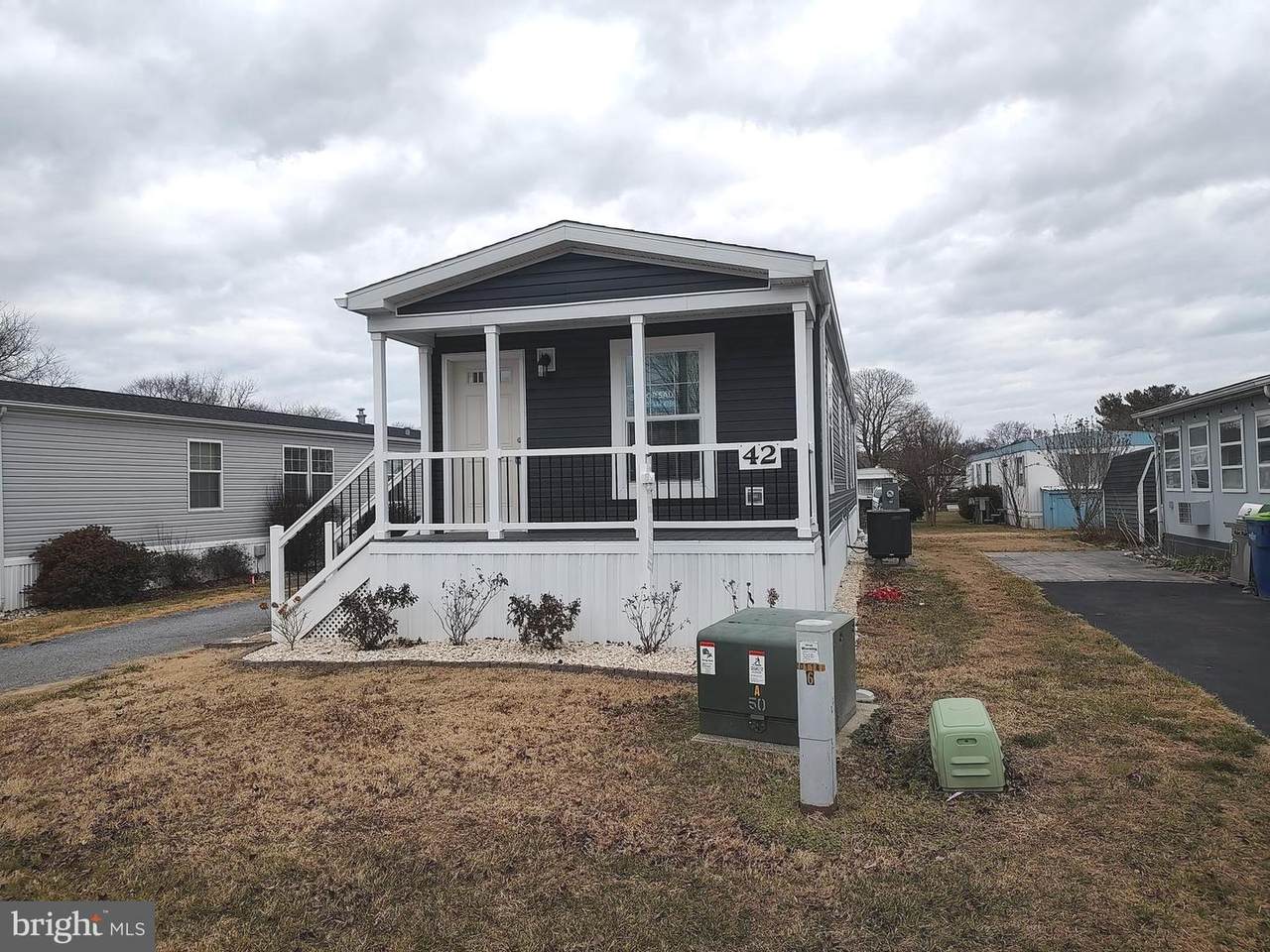 42 Colonial Lane - Photo 1