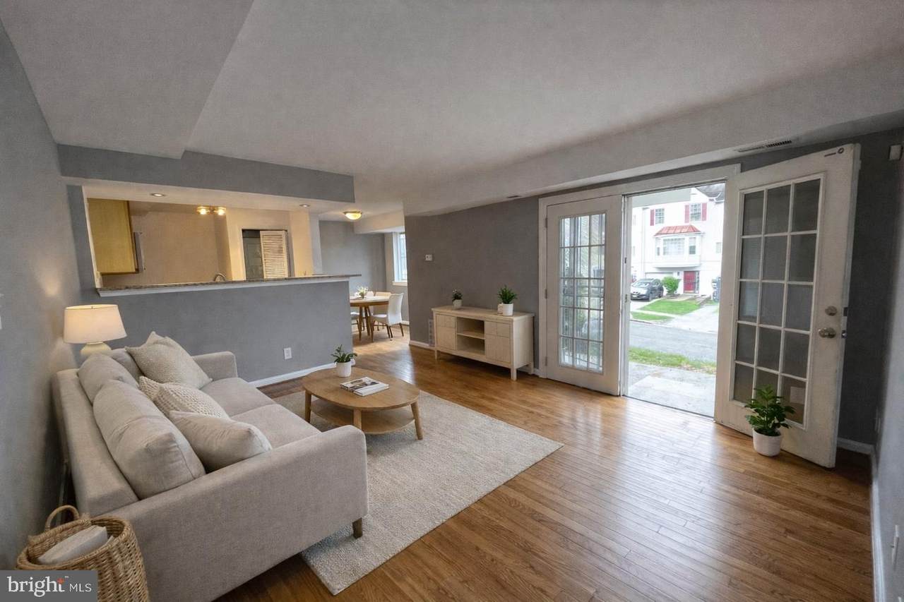 2512 Markham Lane - Photo 1