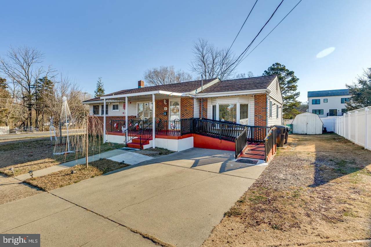 20 Marshall Avenue - Photo 1