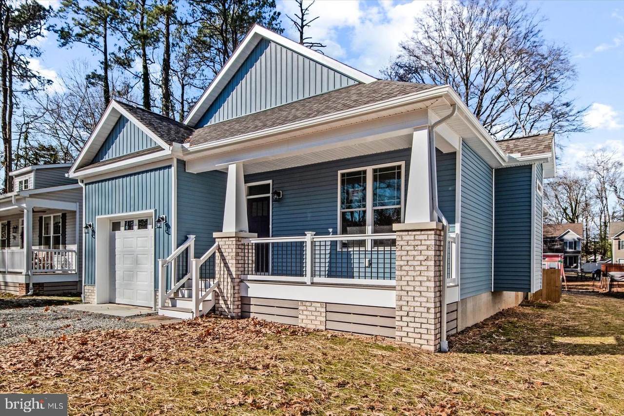 133 6TH ST - Photo 1