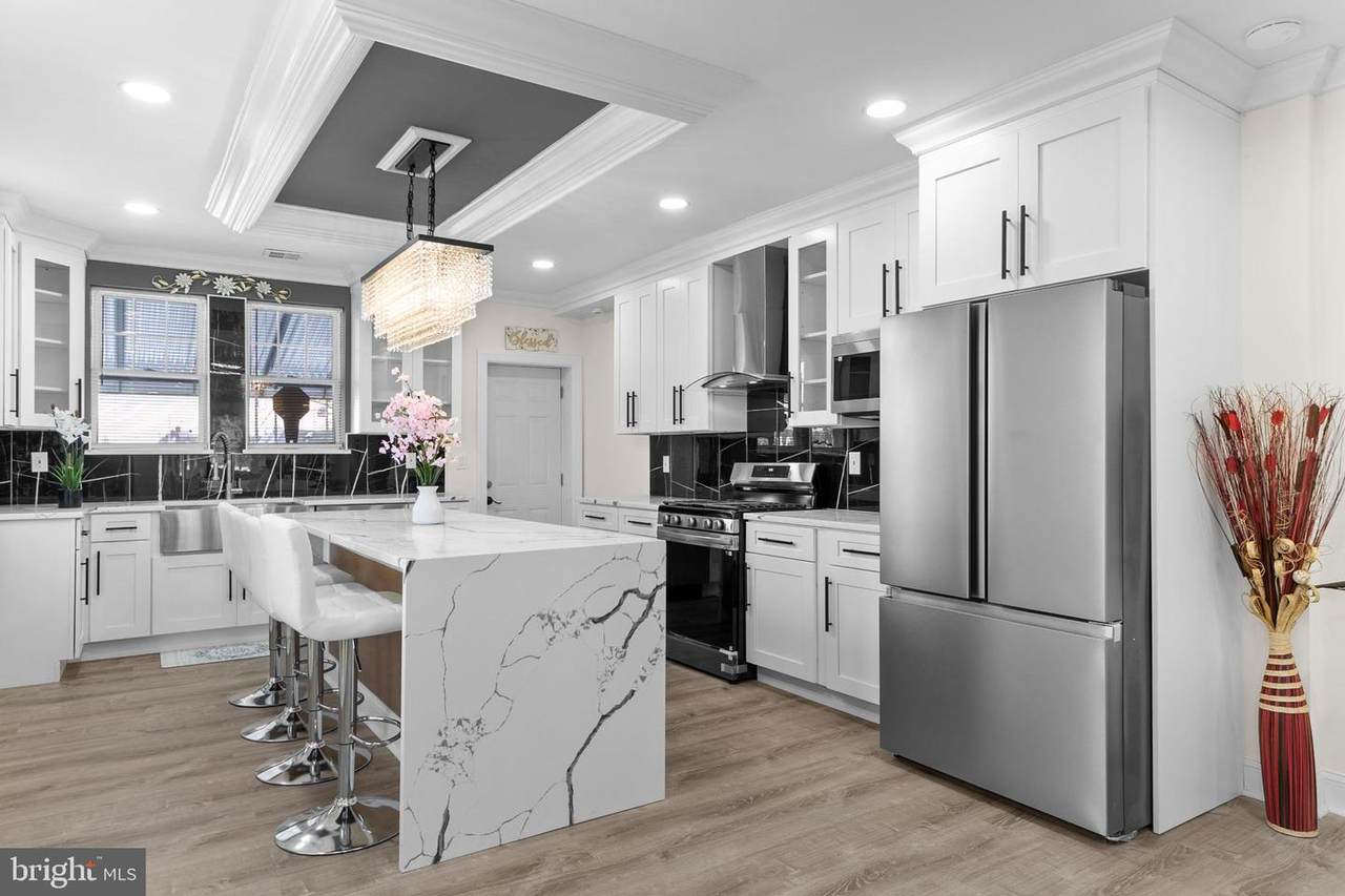 5559 Harbison Avenue - Photo 1