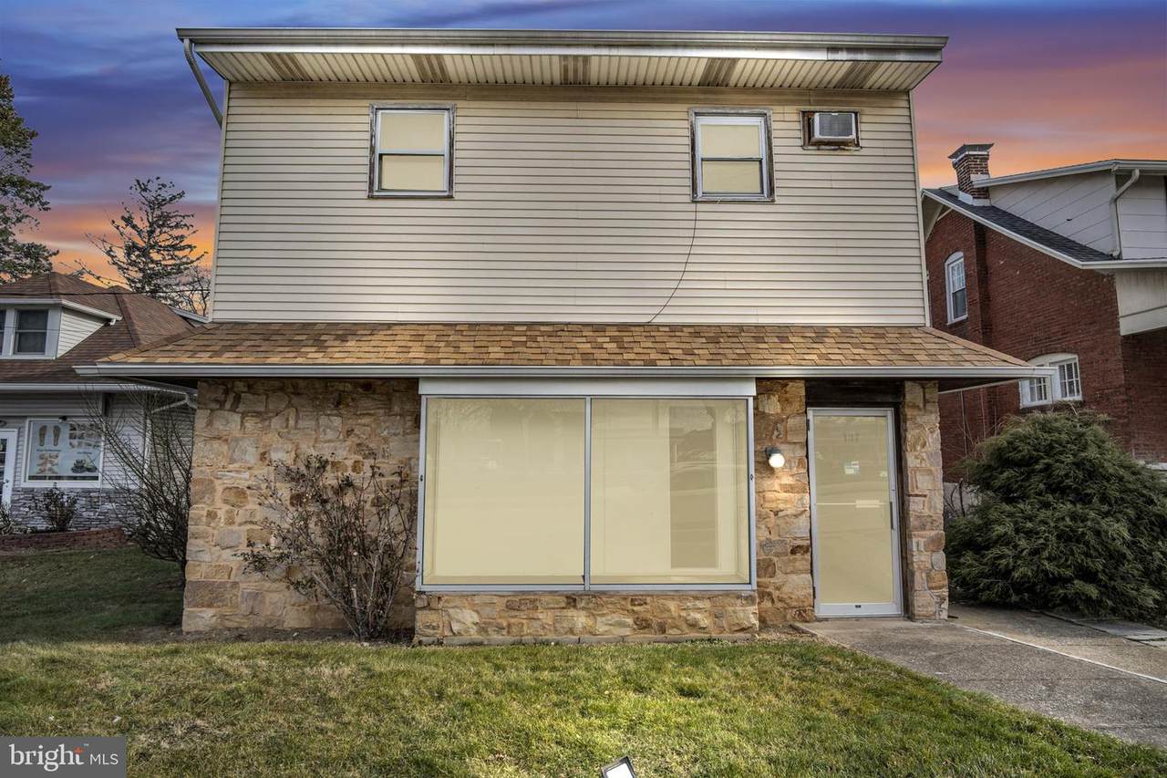 137 32ND Street - Photo 1