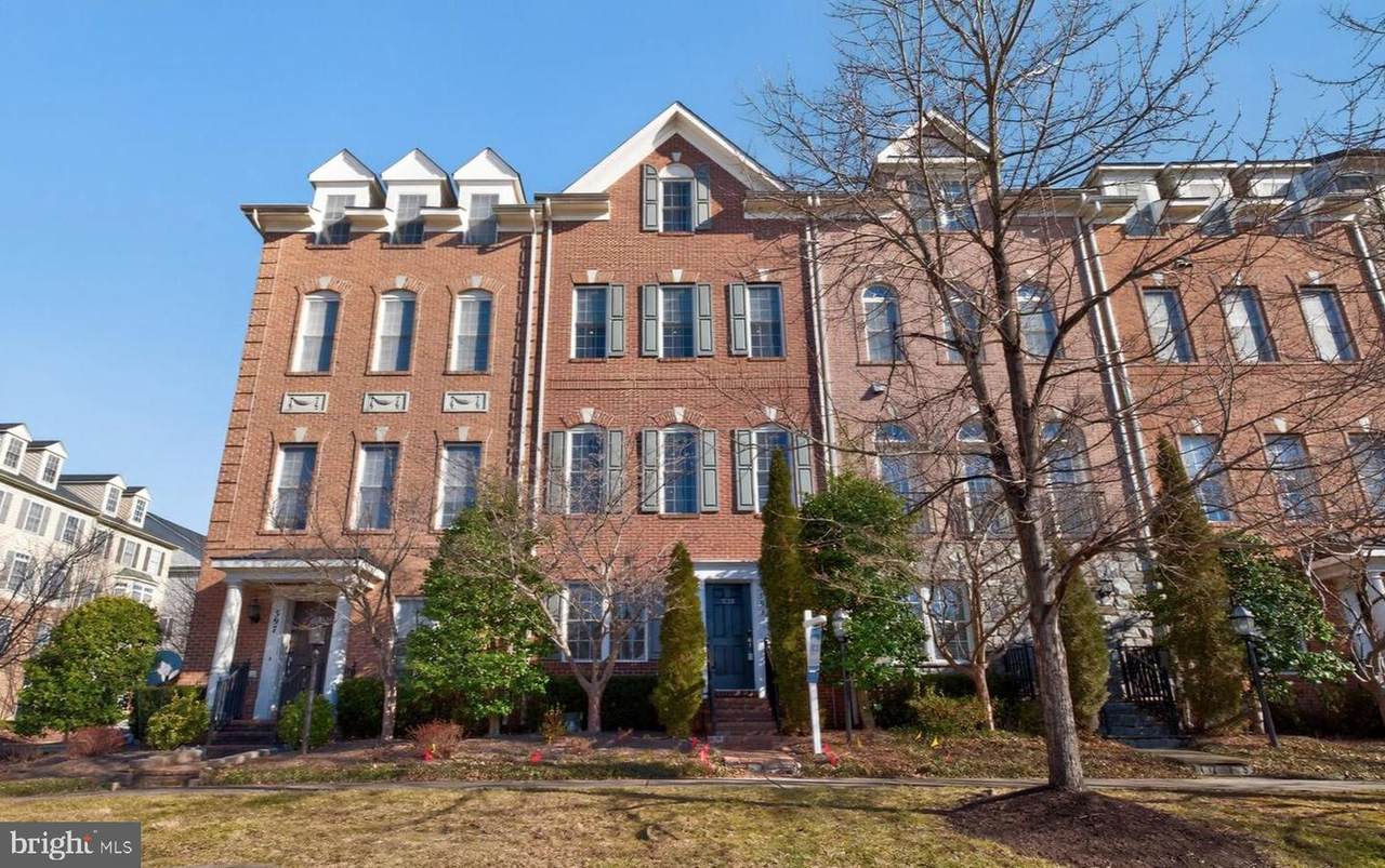 593 Cedar Spring Street - Photo 1