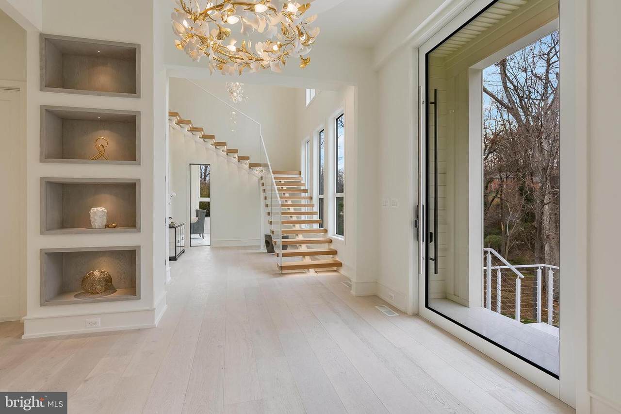 https://bt-photos.global.ssl.fastly.net/brightmls/1280_boomver_1_804396641560-2.jpg