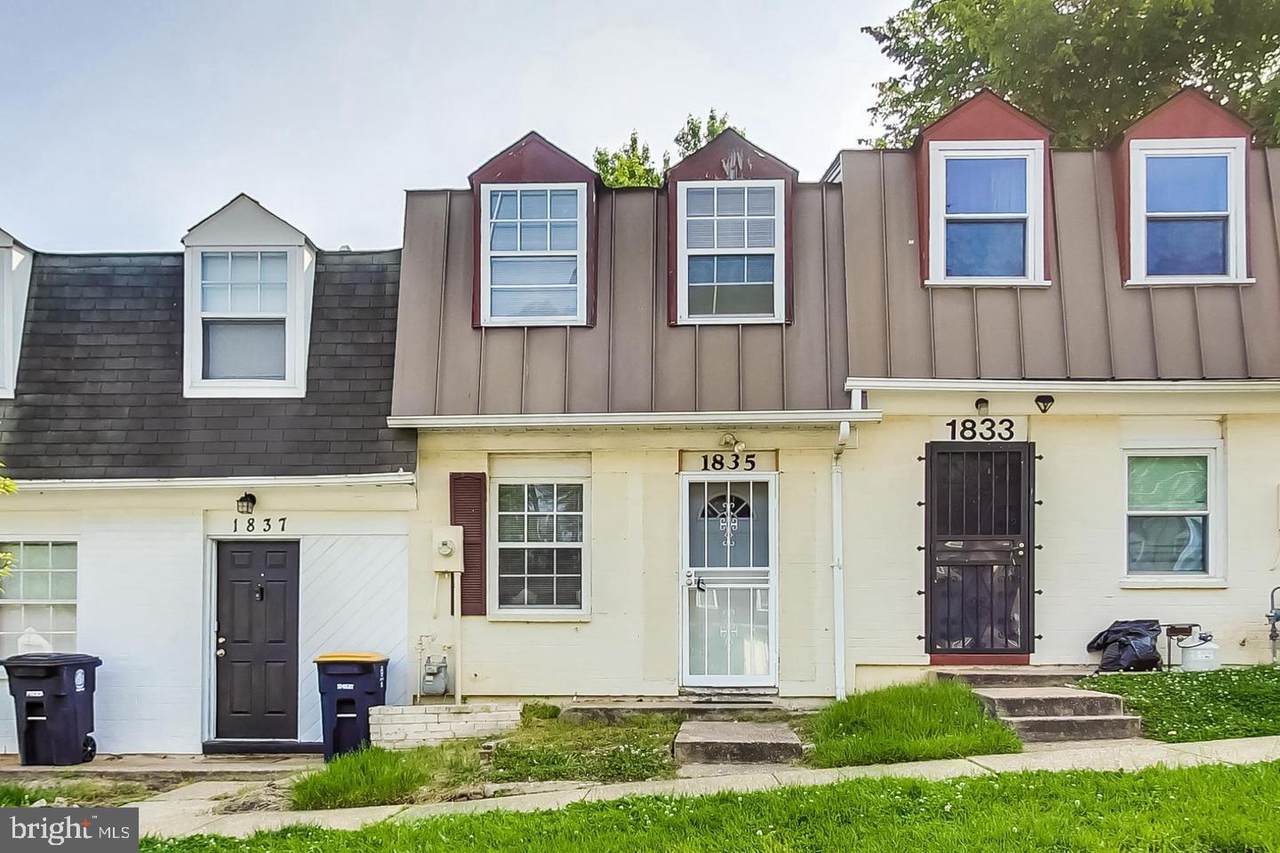 1835 Village Green Drive - Photo 1