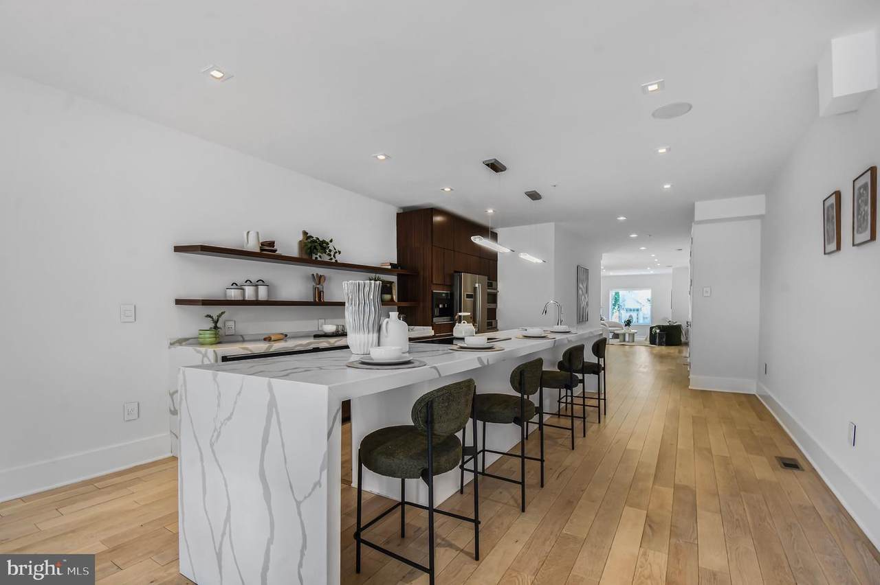 2515 Ontario Road - Photo 1