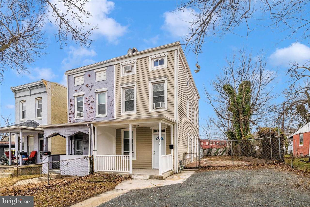 272 Loudon Avenue - Photo 1
