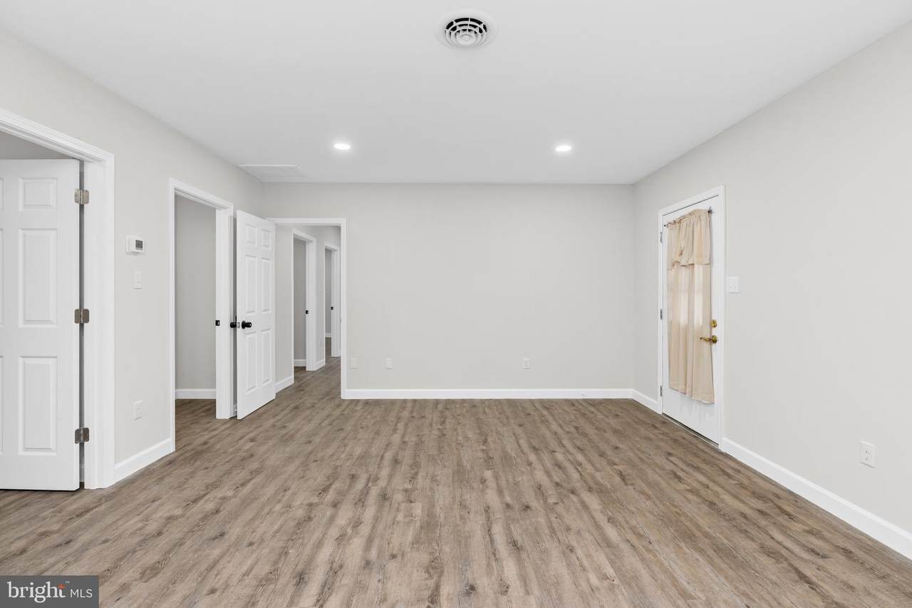 721 Charlotte St - Photo 1