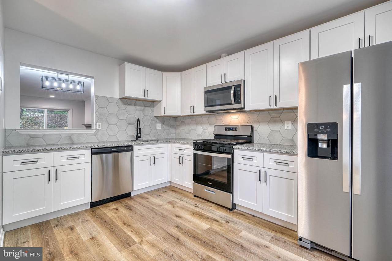 7233 Brookfalls Terrace - Photo 1