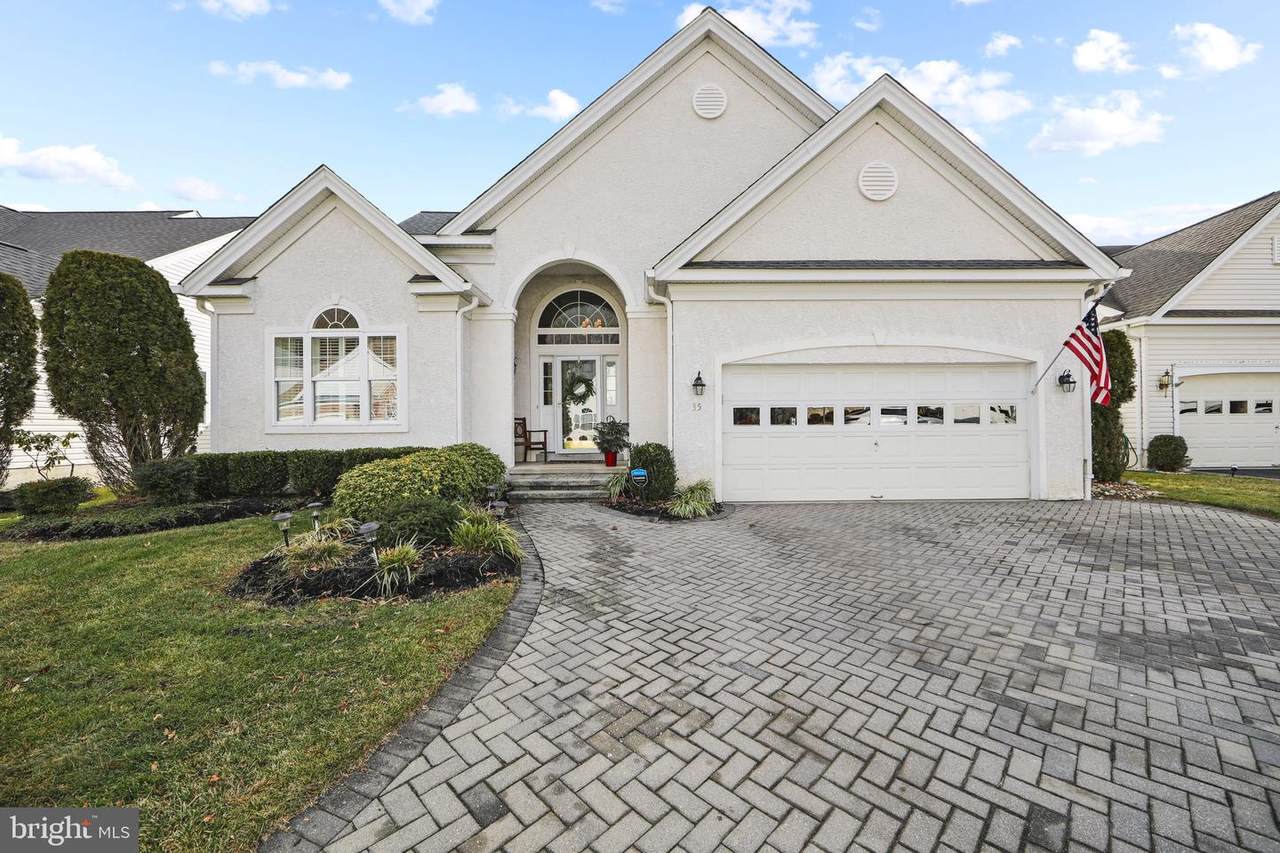 35 Huxley Circle - Photo 1