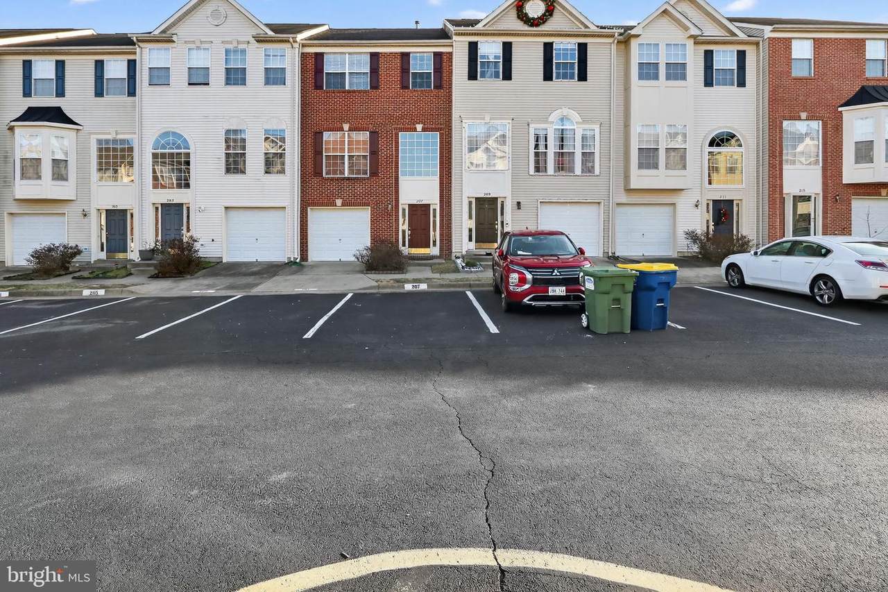 207 Chesterbrook Court - Photo 1