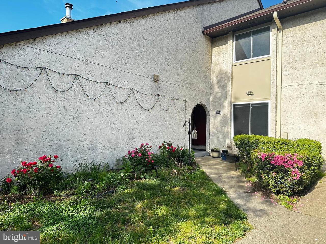 107 Thoreau Drive - Photo 1