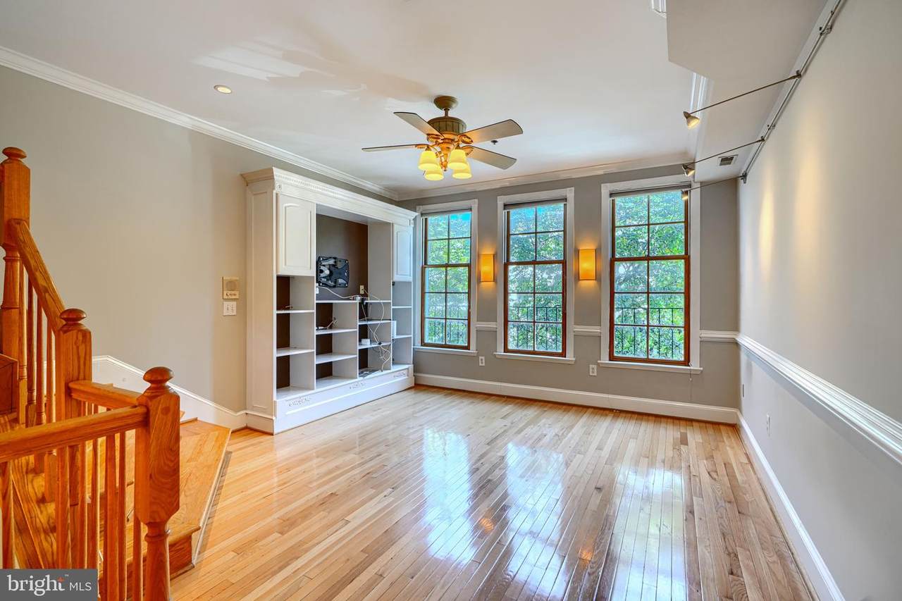 706 Bond Street - Photo 1