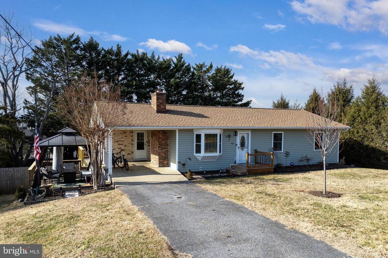 507 Barkman Avenue - Photo 1