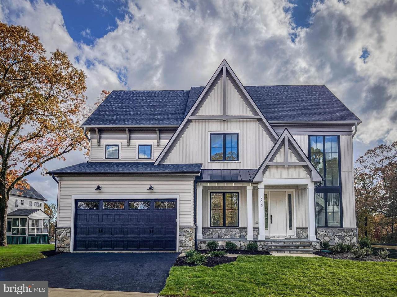 205 Cahill Ave - Photo 1