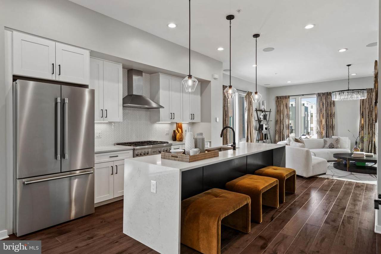3200 Parkview Walk - Photo 1