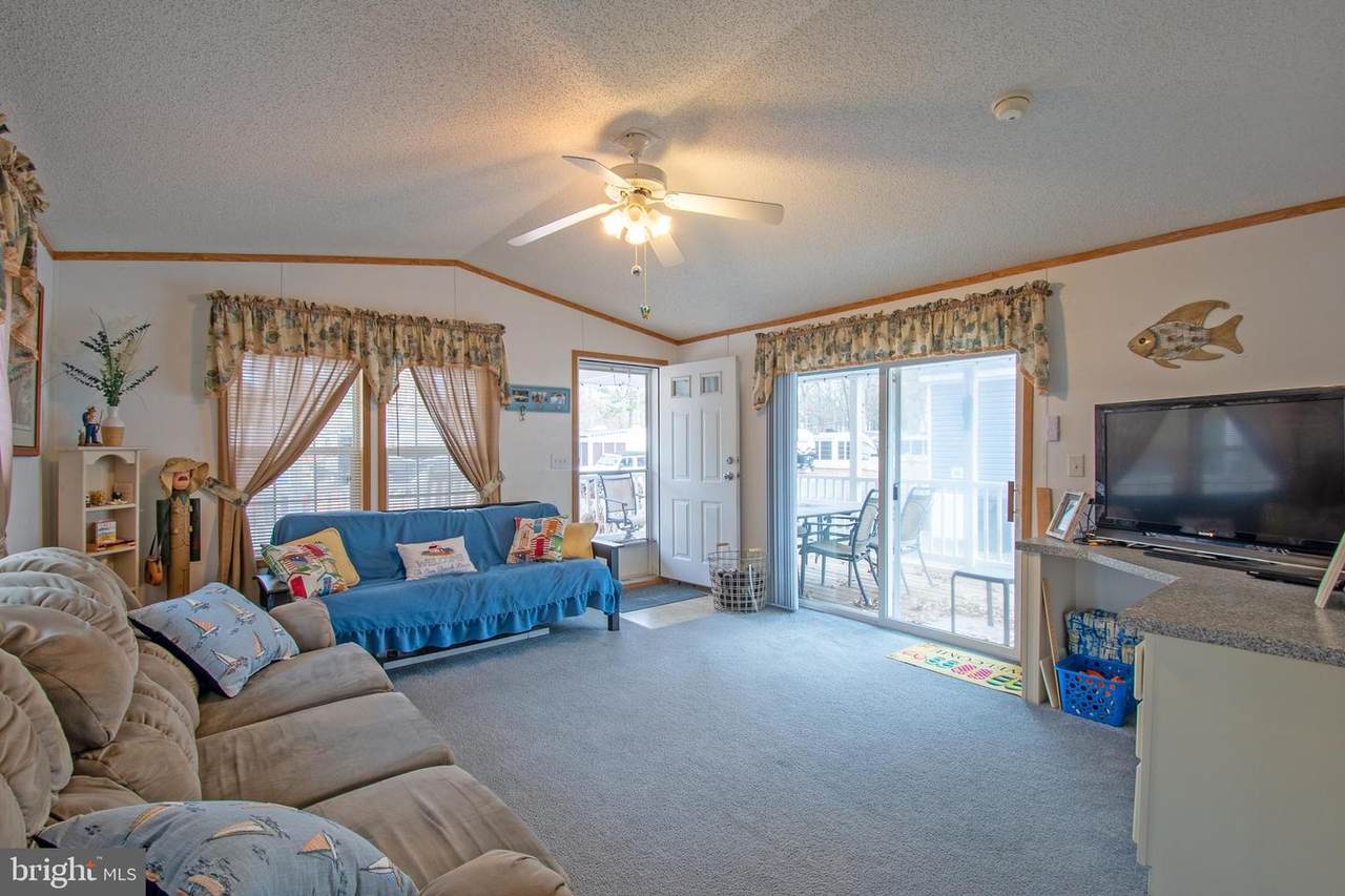 https://bt-photos.global.ssl.fastly.net/brightmls/1280_boomver_1_804418567342-2.jpg