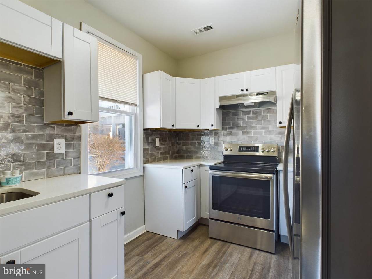 300 West Chesapeake Avenue - Photo 1