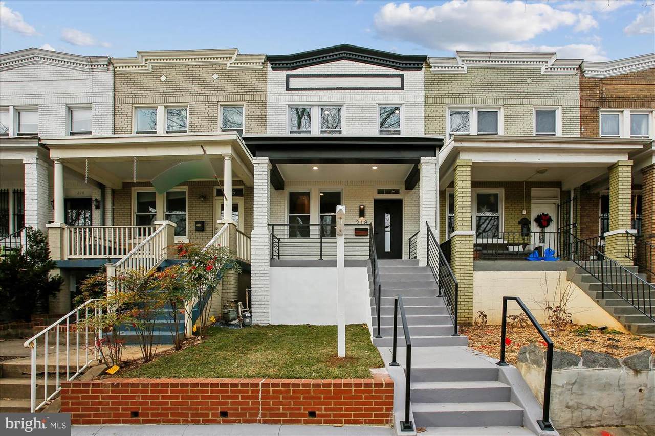 218 15TH Street - Photo 1
